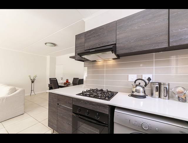 3 BEDROOM APARTMENT TO LET IN OLIVEDALE